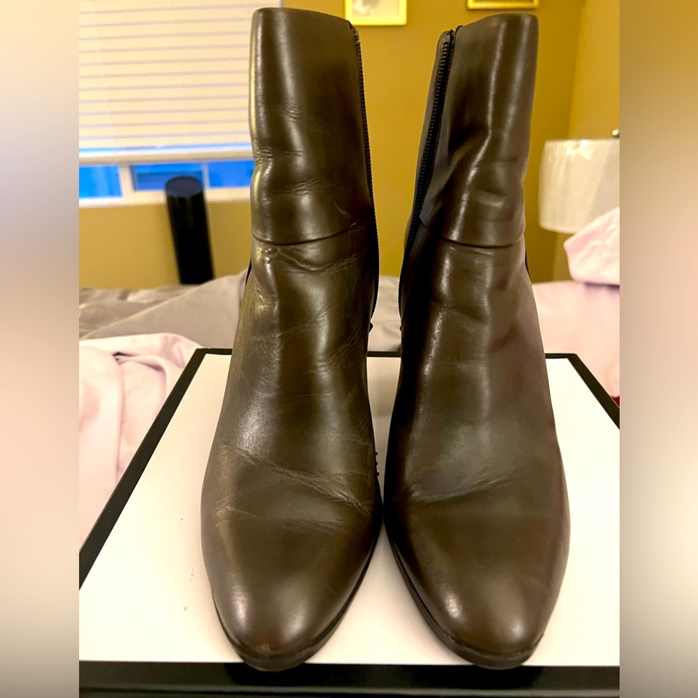 Size 10 M Nine West mid calf boot.